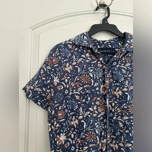 Abercrombie & Fitch Men’s Linen Blend Floral Print Blue Button Up size Small - Picture 4 of 10
